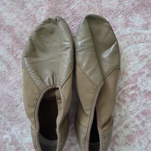 Bloch Kids Tan Slippers